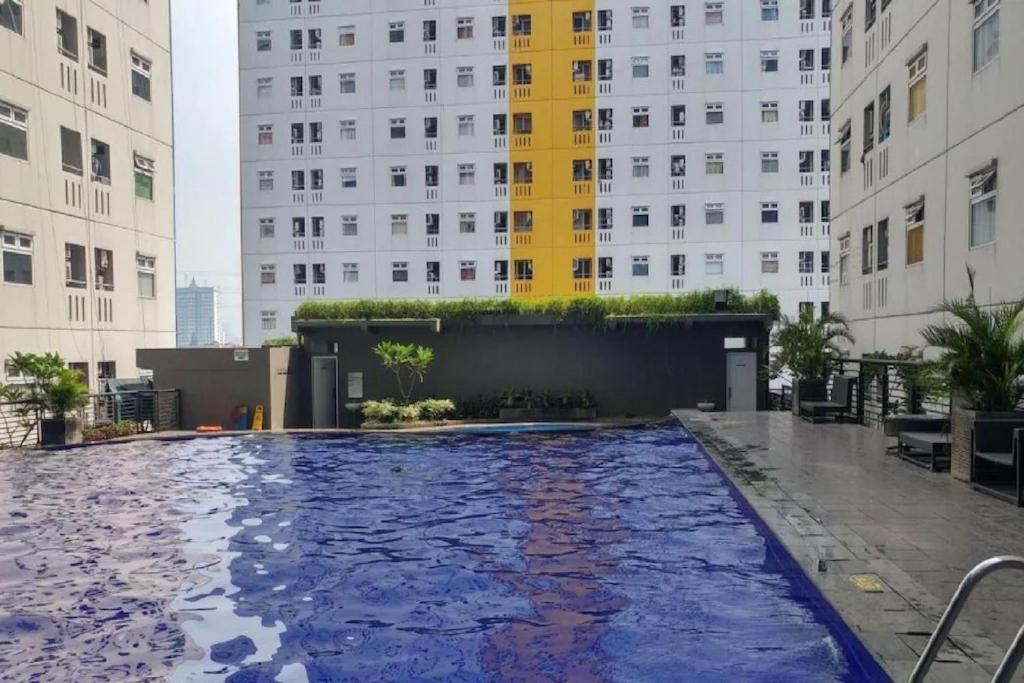 Apartment Green Pramuka Tower Chrysant Джакарта Екстериор снимка